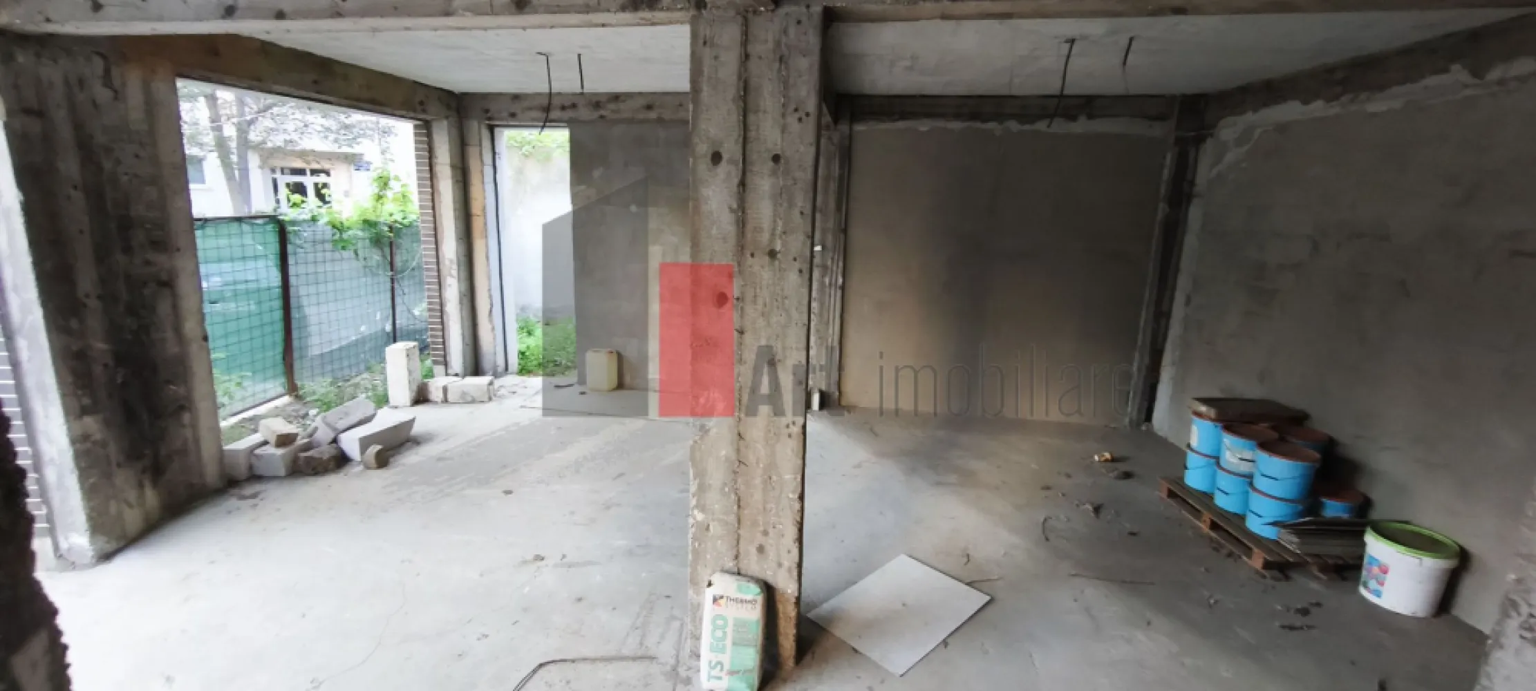 Clinica, motel, bloc garsoniere s3 - - Se vinde cladire in zona semi-centrala, foarte aproape de Mall Vitan S+P+2+M
Este construita din anul 2020, are 575 mp construiti si aprox 300 mp utili.
Formata din 14 camere, subsol, balcoane si locuri parcare.
Pretabila pentru clinica, motel, birouri firma, etc.