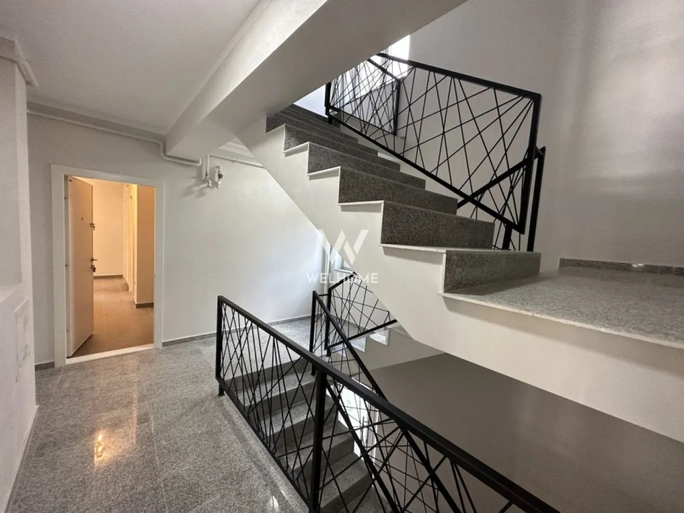 Apartament 2 camere, etaj 1, la cheie, terasă 18.46 - întabulat