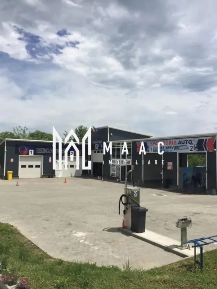 Stație ITP | Spălătorie | 5.000 mp teren | Marșa - MAAC Imobiliare vă propune spre închiriere o hală industrială modernă, amplasată strategic la intrarea în localitatea Marșa, la aproximativ 100 m de viitoarea autostradă Sibiu–Făgăraș, beneficiind de acces facil și vizibilitate excelentă.

Proprietatea este în prezent funcțională ca service auto / vulcanizare / spălătorie self-service, fiind complet echipată cu utilaje profesionale necesare desfășurării acestor activități. Hala se poate închiria cu activitatea existentă sau poate fi adaptată cu ușurință pentru alte domenii precum depozitare, producție, logistică sau diverse activități comerciale.

Caracteristici principale:
• suprafață teren: 5.000 mp, complet împrejmuit (gard metalic cu fundație din beton și panouri bordurate)
• construcție finalizată în anul 2019
• structură metalică, pereți din panouri sandwich de 10 cm, tâmplărie PVC
• spațiu interior compartimentat: birouri, recepție clienți, vestiar, spații de depozitare, 2 grupuri sanitare
• curte integral pavată
• acces facil pentru TIR
• 3 porți secționale
• poartă de acces automată
• sistem de supraveghere video și sistem antiefracție
• utilități complete: curent trifazic, apă, canalizare
• sistem de încălzire cu centrală (aeroterme și calorifere)
• pardoseală industrială – șapă elicopterizată

Utilizări recomandate:
• service auto / stație ITP / vulcanizare
• depozitare și logistică
• activități de producție
• spălătorie auto
• activități comerciale sau industriale diverse

Proprietatea reprezintă o oportunitate excelentă pentru dezvoltarea unei afaceri, datorită poziționării strategice și dotărilor existente.

Pentru mai multe informații sau pentru programarea unei vizionări, vă rugăm să ne contactați și să specificați ID:CP3065861