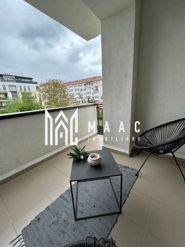 Apartament 2 Camere | 32.7 mp | Loc de parcare | Pivniță | Complex Henri Coandă - MAAC Imobiliare vă propune spre vânzare un apartament modern cu 2 camere, situat în complexul rezidențial Henri Coandă – ideal atât pentru locuit, cât și pentru investiție.

Locuința dispune de o suprafață utilă de 32,7 mp și este compartimentată inteligent, astfel încât să ofere confort și funcționalitate:

dormitor luminos, amenajat modern
living cu bucătărie open-space, optimizat eficient
baie modernă, cu finisaje de calitate
terasă perfectă pentru momente de relaxare

Proprietatea beneficiază de loc de parcare propriu și pivniță, aducând un plus de confort și spațiu de depozitare.

Apartamentul se vinde complet mobilat și utilat, cu finisaje premium și un design contemporan, fiind pregătit pentru mutare imediată sau exploatare investițională.

În prezent, apartamentele sunt utilizate în regim hotelier, generând venituri atractive pentru proprietari, ceea ce le transformă într-o oportunitate excelentă pentru investiție sigură.

În total sunt disponibile 4 apartamente de acest tip, situate de la parter până la etajul 3, oferind flexibilitate în alegerea poziționării dorite.

Amplasarea într-o zonă în plină dezvoltare, cu acces facil către punctele de interes, completează perfect avantajele acestei proprietăți.

Pentru mai multe detalii sau pentru a programa o vizionare, vă rugăm să ne contactați și să specificați ID