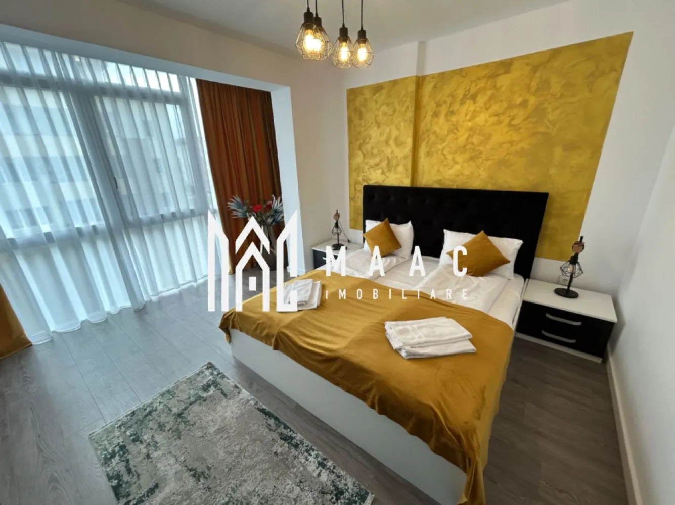Apartament 2 Camere | 40,8 mp | Loc de parcare | Pivniță | Complex Henri Coandă - MAAC Imobiliare vă propune spre vânzare un apartament modern cu 2 camere, situat în complexul rezidențial Henri Coandă – o alegere ideală atât pentru locuit, cât și pentru investiție.

Locuința dispune de o suprafață utilă de 40,8 mp și este compartimentată inteligent, oferind un ambient plăcut și funcțional:

dormitor luminos, amenajat cu bun gust
living spațios cu bucătărie open-space, perfect pentru relaxare și socializare
baie modernă, dotată cu finisaje de calitate
terasă ideală pentru momentele de relaxare

Un mare avantaj al proprietății îl reprezintă locul de parcare propriu și pivnița, oferind spațiu suplimentar pentru depozitare și un plus de confort în viața de zi cu zi.

Apartamentul se vinde complet mobilat și utilat, fiind amenajat cu atenție la detalii, într-un stil modern și elegant. Finisajele premium și dotările de calitate asigură un nivel ridicat de confort, fiind pregătit pentru mutare imediată sau continuarea activității investiționale.

În prezent, proprietatea este exploatată în regim hotelier, generând un venit atractiv pentru proprietari, ceea ce o transformă într-o oportunitate excelentă pentru cei care își doresc o investiție sigură și profitabilă.

În total sunt disponibile 4 apartamente de acest tip, situate de la parter până la etajul 3, oferind posibilitatea de a alege varianta potrivită în funcție de preferințele dumneavoastră.

Datorită amplasării într-o zonă în continuă dezvoltare, cu acces facil către punctele de interes, acest apartament îmbină perfect confortul cu potențialul investițional.

Pentru mai multe detalii sau pentru a programa o vizionare, vă rugăm să ne contactați și să specificați ID:CP3065638