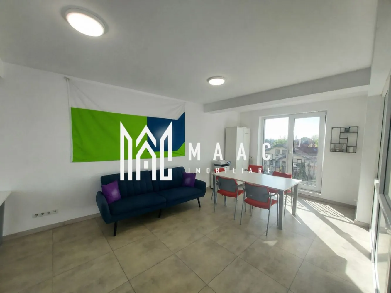 Spatiu de birouri | 125MPU | Loc de parcare | Calea Dumbravi - MAAC Imobiliare vă propune spre închiriere un spațiu de birouri, situat în zona de Calea Dumbrăvii, una dintre cele mai accesibile și bine cotate zone pentru activități de business din Sibiu.

Spațiul are o suprafață utilă de 125 mp și este compartimentat eficient, oferind un mediu de lucru practic și funcțional.

Caracteristici
Suprafață utilă: 125 mp
Compartimentare eficientă pentru activitate de birou
Grup sanitar
Spațiu potrivit pentru diverse domenii de activitate
Opțiuni suplimentare
Posibilitate de extindere prin închirierea etajelor 3 și 4, cu o suprafață totală de 375 mp
Se poate închiria și câte un nivel separat, în funcție de necesități
Avantaje
Zonă excelentă – Bulevardul Dumbrăvii
Acces facil către principalele puncte de interes ale orașului
Flexibilitate în alegerea suprafeței
Spațiu adaptabil pentru mai multe tipuri de business
De mentionat este ca saptiu se va preda nemobilat 

Preț: 800 €/lună

📞 Pentru mai multe detalii și programarea unei vizionări, vă rugăm să ne contactați menționând ID: CP3057531