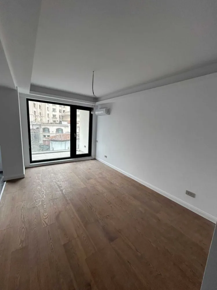 Ag BRASADAS închiriază apt 2 cam 2024 Casa Poporului. - De închiriat apartament 2 camere – Casa Poporului-Zona Justiției

Detalii apartament:
- Compartimentare: semidecomandat;
- Bucătărie deschisă;
- Living spațios;
- Dormitor;
- Baie cu cadă;
- Baie de serviciu;
- Balcon cu vedere panoramică;
- Aer condiționat și centrală proprie;
- Incalzire in pardoseala;

Facilități:

- Acces rapid la mijloace de transport în comun (tramvai, autobuz);
- Aproape de magazine, supermarketuri, cafenele si restaurante in proximitate;
- La 5 minute de Piața Unirii și Centrul Civic;
- La cativa pasi de instantele judecatoresti si alte institutii administrative;

Apartamentul este in curs de mobilare.

Garantie 1 luna. Pret chirie: 1200 euro

Pentru mai multe oferte accesați www.brasadas.com.