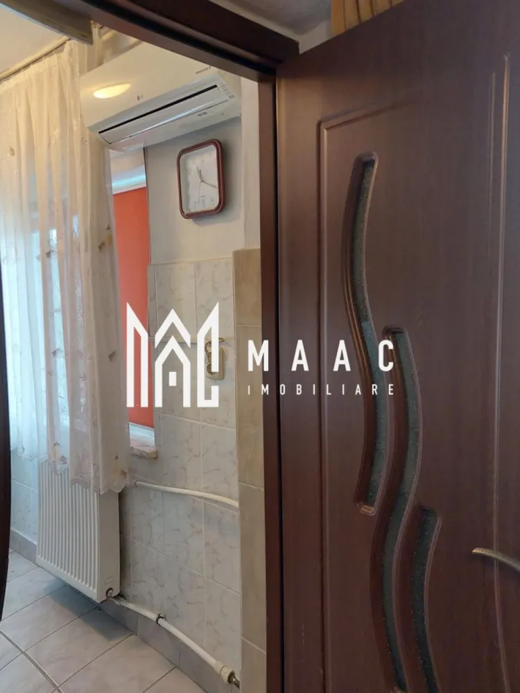 Garsoniera |28 mp | Traian | - MAAC Imobiliare vă propune spre vânzare o garsonieră cochetă, amplasată într-o zonă excelentă a orașului, cu vedere către Calea lui Traian, Arhiepiscopia Vâlcii și Colegiul Lahovari. Proprietatea beneficiază de o poziționare foarte bună, într-un cartier liniștit și bine conectat la principalele puncte de interes urban, fiind o alegere potrivită atât pentru locuință personală, cât și pentru investiție imobiliară.

Garsoniera are o suprafață utilă de 28 mp și oferă un spațiu practic, luminos și eficient compartimentat, ideal pentru confortul cotidian. Accesul rapid către magazine, farmacii, școli și mijloace de transport public contribuie la atractivitatea acestei proprietăți, într-o zonă apreciată pentru accesibilitate și liniște.

Caracteristici:
-Garsonieră luminoasă și eficient compartimentată
-Suprafață utilă de 28 mp
-Vedere către Calea lui Traian, Arhiepiscopia Vâlcii și Colegiul Lahovari
-Zonă liniștită și apreciată
-Ideală pentru locuit sau investiție
-Disponibilă imediat

Compartimentare:
-Cameră spațioasă și luminoasă
-Bucătărie practică
-Baie funcțională
-Hol de acces

Avantaje:
-Poziționare excelentă, aproape de puncte importante de interes
-Acces rapid către magazine, farmacii și transport public
-Potrivită pentru închiriere sau locuință personală
-Zonă bine conectată și ușor accesibilă
-Disponibilitate imediată

Pentru mai multe informații și programarea unei vizionări, vă rugăm să menționați CP3079638 în momentul apelului telefonic.