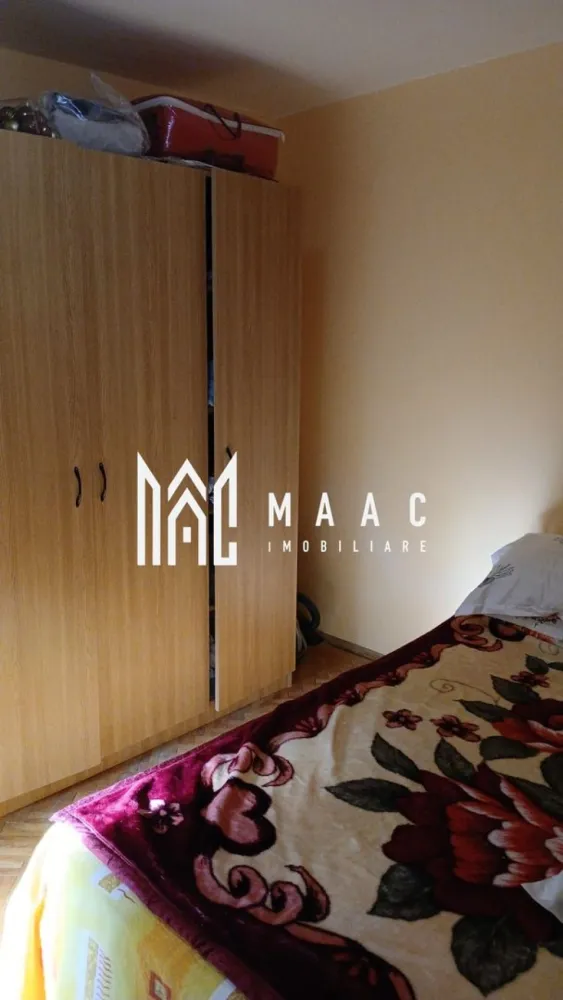 Apartament 2 camere | Zona Nord | 40 mp | - MAAC Imobiliare vă propune spre vânzare un apartament eficient compartimentat, situat pe Strada Constantin Brâncuși, într-o zonă apreciată și bine conectată a orașului. Proprietatea este amplasată la etajul 3 și reprezintă o alegere excelentă atât pentru locuință personală, cât și pentru investiție imobiliară, fiind complet mobilată și utilată, pregătită pentru mutare imediată.

Apartamentul dispune de o suprafață utilă de 38,67 mp și beneficiază de un balcon închis de 2,94 mp, oferind un spațiu practic și bine optimizat pentru confortul de zi cu zi. Instalațiile electrice și termice sunt noi, iar finisajele îngrijite contribuie la crearea unui ambient modern și funcțional, fără a necesita investiții suplimentare.

Caracteristici:
-Apartament situat la etajul 3
-Suprafață utilă de 38,67 mp
-Balcon închis de 2,94 mp
-Complet mobilat și utilat
-Preț negociabil
-Ideal pentru locuit sau investiție

Compartimentare:
-Cameră luminoasă
-Bucătărie practică
-Baie amenajată
-Hol de acces
-Balcon închis

Dotări:
-Încălzire centralizată
-Gigacalorimetru
-Instalație electrică nouă
-Instalație termică nouă
-Mobilier inclus
-Electrocasnice și utilități funcționale
-Spații bine optimizate

Avantaje:
-Mutare imediată fără investiții suplimentare
-Etaj intermediar
-Zonă accesibilă și bine conectată
-Costuri eficiente de întreținere
-Ideal pentru închiriere sau locuință personală
-Apartament renovat și întreținut

Pentru mai multe informații și programarea unei vizionări, vă rugăm să menționați CP3086074 în momentul apelului telefonic.