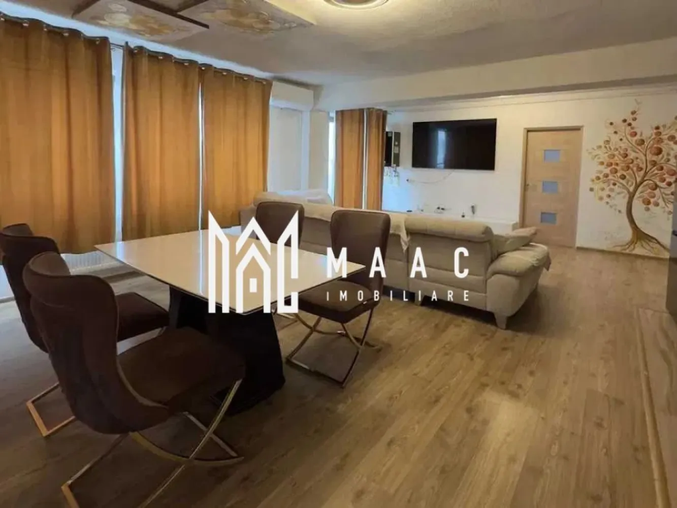 Apartament 3 Camere I Decomandat I Modern I Doamn Stanca - Se oferă spre închiriere un apartament spațios și modern, cu 3 camere și o suprafață utilă de 100 mp, situat pe strada Doamna Stanca, într-o zonă apreciată pentru accesibilitate, liniște și dezvoltarea modernă a cartierului.

Locuința impresionează prin spațiile generoase, confortul oferit și nivelul ridicat al dotărilor, fiind ideală pentru familii, profesioniști sau persoane care își doresc un stil de viață confortabil.

Compartimentare:
Living generos și luminos
2 dormitoare
Bucătărie complet echipată
Baie
Spații bine organizate și funcționale
Dotări și facilități:
Aer condiționat
Centrală termică proprie pe gaz
2 televizoare
Internet Wi-Fi și cablu TV
Canapea extensibilă
Frigider
Cuptor
Mașină de spălat vase
Mașină de spălat rufe
Cafetieră
Fier de călcat
Avantaje:
Suprafață generoasă de 100 mp
Complet mobilat și utilat
Ideal pentru familii sau grupuri de profesioniști
Zonă liniștită și bine conectată
Acces rapid către centre comerciale, magazine și transport public
Confort ridicat și atmosferă modernă
Localizare:
Strada Doamna Stanca
Aproape de Shopping City Sibiu și principalele puncte de interes ale orașului

O proprietate modernă și elegantă, perfectă pentru cei care caută spațiu, confort și accesibilitate într-una dintre cele mai dinamice zone rezidențiale din Sibiu. 

 Pentru informati si vizionari: CP3087512
