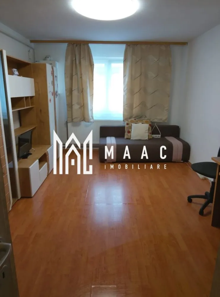 Garsonieră I 24 MPU I Decomandată I Terezian I Târgul Cailor - MAAC Imobiliare vă propune spre închiriere o garsonieră decomandată situată în zona Terezian – Târgul Cailor, o locație strategică ce oferă avantajul unei zone liniștite, dar cu acces facil către centrul orașului.

Amplasarea este ideală pentru cei care își doresc proximitate față de facilități urbane esențiale.

Locuința se află la mică distanță de Centrul Istoric, fiind în același timp înconjurată de puncte de interes precum Piața Terezian, supermarketurile Lidl și Penny, instituții de învățământ și stații ale mijloacelor de transport în comun.

Garsoniera are:
o suprafață utilă de 24 mp, și construită de 29 mp

Compartimentată funcțional astfel:
bucătărie închisă

baie dotată cu cabină de duș

cameră cu canapea extensibilă șifonier nou

Locuința se închiriază complet mobilată și utilată ,cu aragaz, frigider și mașină de spălat rufe, fiind pregătită pentru mutare imediată.

Caracteristici principale:
Acces rapid către centrul orașului

Suprafață utilă 24 mp

Decomandată

Bloc îngrijit, interior îmbunătățit nou 

Proprietatea se află la etajul 4 al unui imobil cu 5 niveluri, construcție din cărămidă din anul 1985.

Condiții închiriere:
Se caută chiriaș serios pe termen lung
Se percepe garanție în cuantumul unei chirii 
Preț închiriere cu animale de companie 290 euro

Pentru programarea unei vizionări sau alte detalii suplimentare, contactați-ne specificând codul de identificare al proprietății ID: CP3087112.