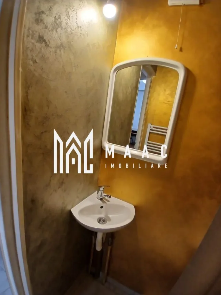 Garsonieră I 24 MPU I Decomandată I Terezian I Târgul Cailor - MAAC Imobiliare vă propune spre închiriere o garsonieră decomandată situată în zona Terezian – Târgul Cailor, o locație strategică ce oferă avantajul unei zone liniștite, dar cu acces facil către centrul orașului.

Amplasarea este ideală pentru cei care își doresc proximitate față de facilități urbane esențiale.

Locuința se află la mică distanță de Centrul Istoric, fiind în același timp înconjurată de puncte de interes precum Piața Terezian, supermarketurile Lidl și Penny, instituții de învățământ și stații ale mijloacelor de transport în comun.

Garsoniera are:
o suprafață utilă de 24 mp, și construită de 29 mp

Compartimentată funcțional astfel:
bucătărie închisă

baie dotată cu cabină de duș

cameră cu canapea extensibilă șifonier nou

Locuința se închiriază complet mobilată și utilată ,cu aragaz, frigider și mașină de spălat rufe, fiind pregătită pentru mutare imediată.

Caracteristici principale:
Acces rapid către centrul orașului

Suprafață utilă 24 mp

Decomandată

Bloc îngrijit, interior îmbunătățit nou 

Proprietatea se află la etajul 4 al unui imobil cu 5 niveluri, construcție din cărămidă din anul 1985.

Condiții închiriere:
Se caută chiriaș serios pe termen lung
Se percepe garanție în cuantumul unei chirii 
Preț închiriere cu animale de companie 290 euro

Pentru programarea unei vizionări sau alte detalii suplimentare, contactați-ne specificând codul de identificare al proprietății ID: CP3087112.