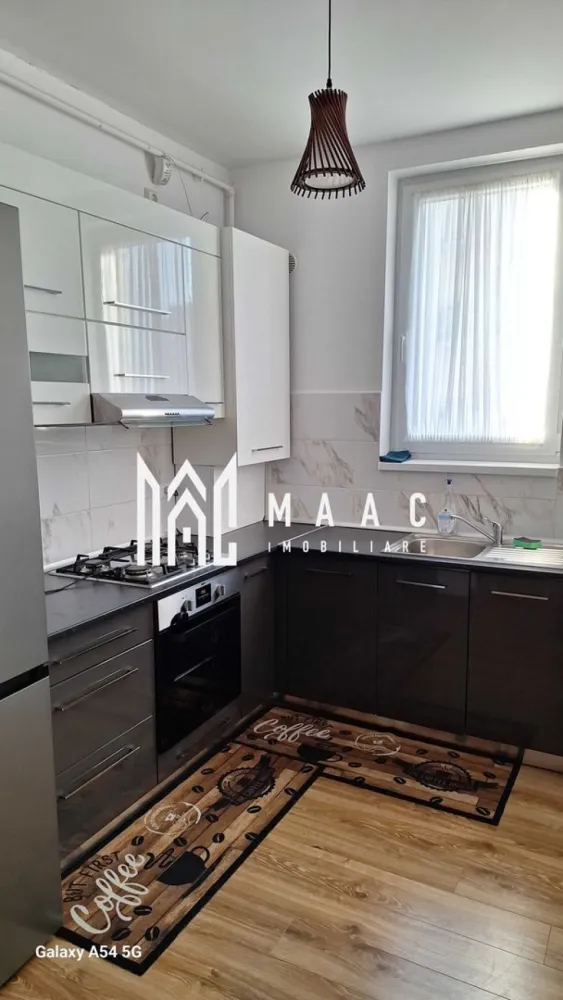 Apartament 3 camere | Etaj 1 | 70 MPU | Balcon | Parcare | Gusterita - MAAC Imobiliare vă propune spre închiriere un apartament decomandat, cu suprafața de 70 mp, situat la etajul 1 al unui imobil construit după anul 2019.
Locuința oferă un spațiu modern, luminos și bine compartimentat, potrivit pentru persoanele care caută confort și acces rapid către facilitățile orașului.

Detalii apartament
Suprafață utilă: 70 mp
Etaj: 1
Bloc construit după 2019
Compartimentare decomandată
Living și bucătărie open-space
Dotări și finisaje
Parchet laminat
Uși interioare din lemn
Ușă metalică la intrare
Bucătărie complet echipată:
cuptor
frigider
mașină de spălat vase
Baie cu finisaje moderne și plăci ceramice de calitate
Apartament luminos, cu multă lumină naturală
Avantaje locație
Aproape de:
magazine
școli
parcuri
centre medicale
stații de autobuz
centre educaționale
Acces rapid către principalele zone ale orașului
Disponibilitate
Apartamentul se eliberează la data de 1 iulie 2026
Potrivit pentru

familie
 cuplu
 chirie pe termen lung

Pentru mai multe detalii precizati telefonic ca ati vizionat anuntul cu ID: CP3087209