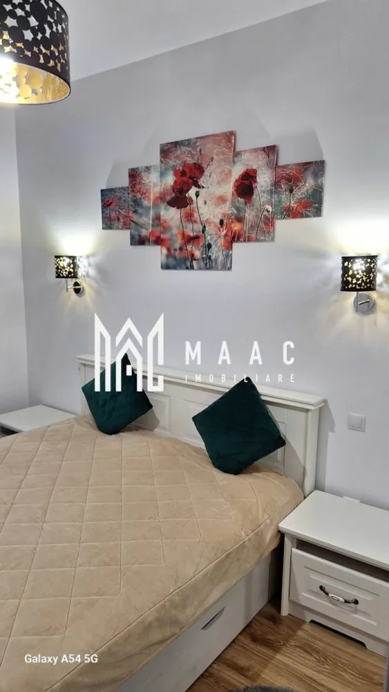 Apartament 3 camere | Etaj 1 | 70 MPU | Balcon | Parcare | Gusterita - MAAC Imobiliare vă propune spre închiriere un apartament decomandat, cu suprafața de 70 mp, situat la etajul 1 al unui imobil construit după anul 2019.
Locuința oferă un spațiu modern, luminos și bine compartimentat, potrivit pentru persoanele care caută confort și acces rapid către facilitățile orașului.

Detalii apartament
Suprafață utilă: 70 mp
Etaj: 1
Bloc construit după 2019
Compartimentare decomandată
Living și bucătărie open-space
Dotări și finisaje
Parchet laminat
Uși interioare din lemn
Ușă metalică la intrare
Bucătărie complet echipată:
cuptor
frigider
mașină de spălat vase
Baie cu finisaje moderne și plăci ceramice de calitate
Apartament luminos, cu multă lumină naturală
Avantaje locație
Aproape de:
magazine
școli
parcuri
centre medicale
stații de autobuz
centre educaționale
Acces rapid către principalele zone ale orașului
Disponibilitate
Apartamentul se eliberează la data de 1 iulie 2026
Potrivit pentru

familie
 cuplu
 chirie pe termen lung

Pentru mai multe detalii precizati telefonic ca ati vizionat anuntul cu ID: CP3087209