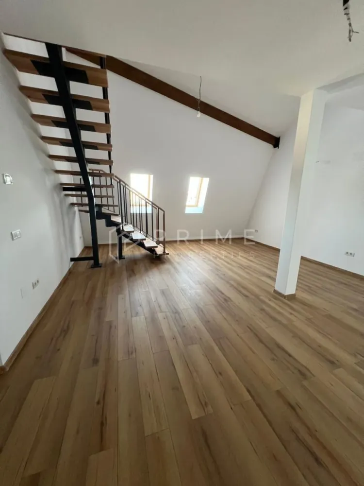 Spațiu de birouri premium de închiriat, Ultracentral Tărgu Mureș - Vă oferim spre închiriere un spațiu modern și elegant, situat într-o clădire nouă, cu poziționare ultracentrală, ideal pentru companii care își doresc vizibilitate și prestigiu.

Detalii spațiu:
Suprafață generoasă, dispusă pe două niveluri
Compartimentare practică, cu scară interioară
Spații luminoase, cu finisaje de calitate premium
Flexibilitate pentru amenajarea în funcție de necesități (birouri open space, săli de ședințe, zonă de recepție)

Facilități și avantaje:
Clădire nouă, cu standarde moderne de construcție
Locație ultracentrală, acces facil la instituții, restaurante, bănci și zone de interes
Imagine reprezentativă pentru brandul dvs.
Spațiu potrivit pentru firme din domenii precum: IT, consultanță, juridic, medical sau financiar

✅ O oportunitate excelentă pentru companiile care caută un spațiu de birouri premium, în inima orașului!

La Prime Properties, fiecare tranzacție înseamnă mai mult decât o simplă achiziție sau închiriere– este un proces complet, în care colaborăm cu cei mai buni profesioniști: notari, avocați, designeri, arhitecți, evaluatori, specialiști în certificate energetice, consultanți de credite imobiliare.
Ne dedicăm 100% fiecărui client, iar asta se reflectă în rezultate și în încrederea pe care o primim înapoi prin recomandările lor.
Proprietatea aceasta nu se potrivește exact nevoilor tale?
Lasă-ne să îți găsim alternativa potrivită. Agentul nostru îți va oferi soluții avantajoase și adaptate stilului tău de viață.
📞 Contactează-ne astăzi. Până acum nu am dezamăgit niciun client – și nu vom începe cu tine.