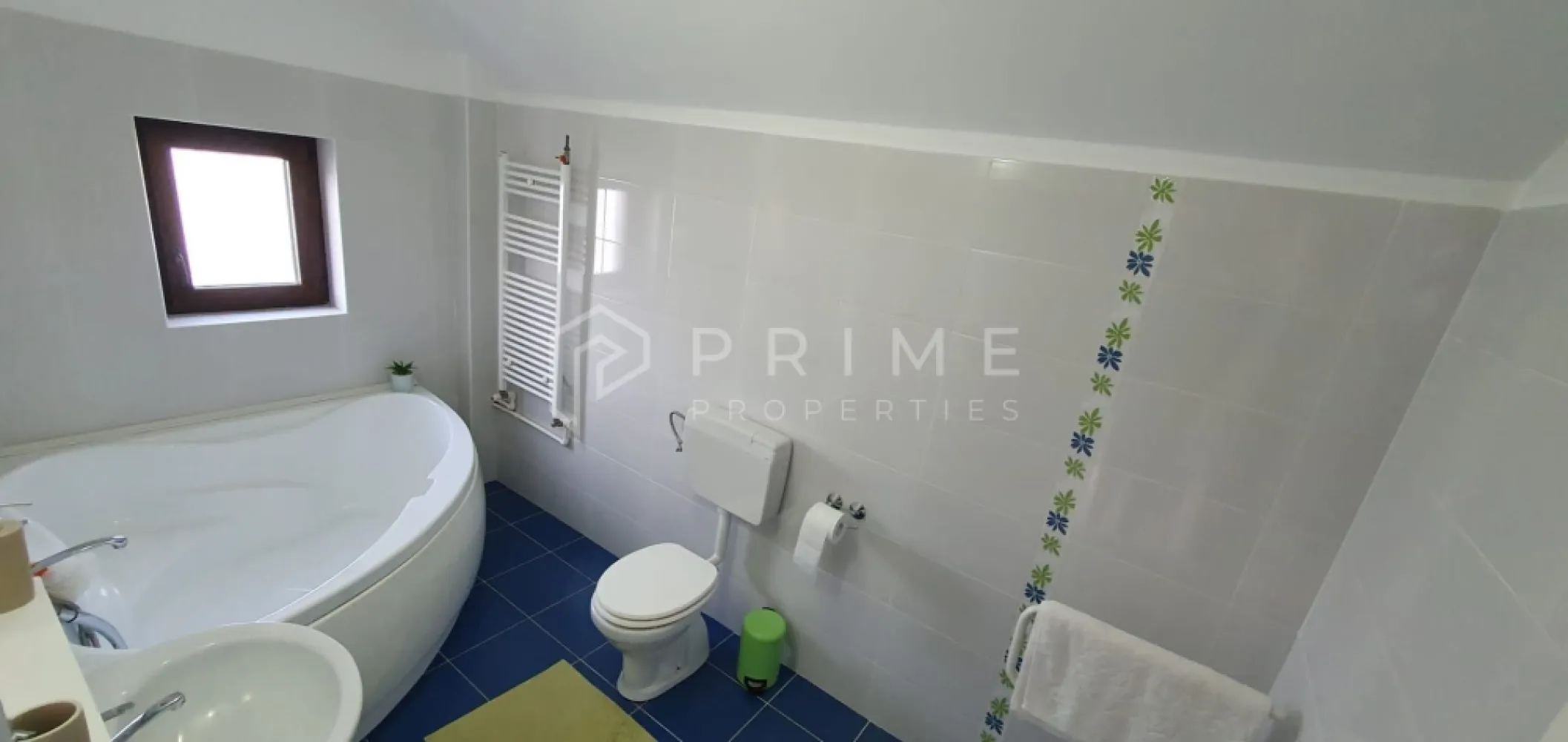 Casă individuală elegantă – Corunca, curte spațioasă
