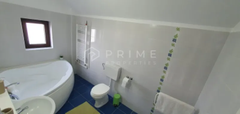 Casă individuală elegantă – Corunca, curte spațioasă