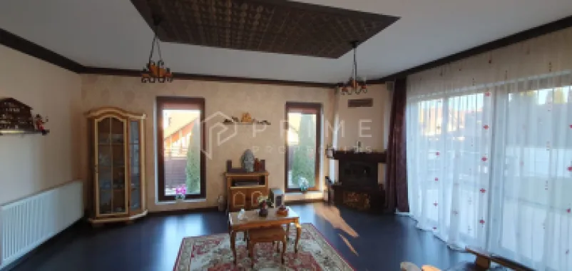 Casă individuală elegantă – Corunca, curte spațioasă