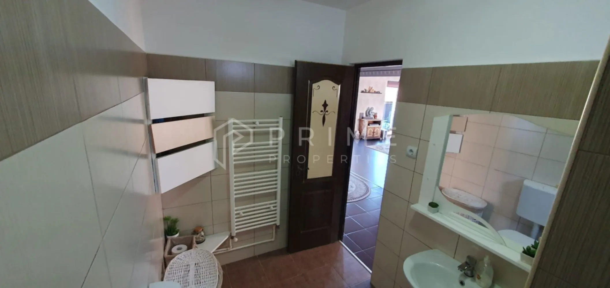 Casă individuală elegantă – Corunca, curte spațioasă