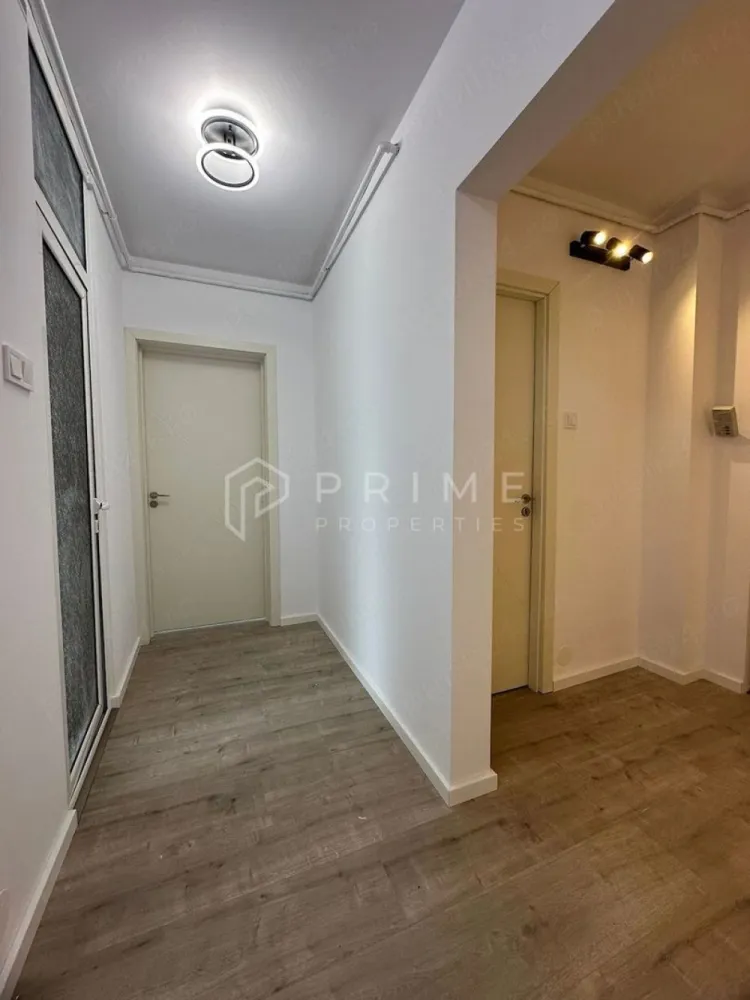 Apartament modern cu 3 camere, complet renovat – Zona Unirii