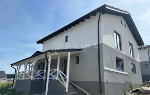 Casă tip duplex complet amenajată, semimobilată