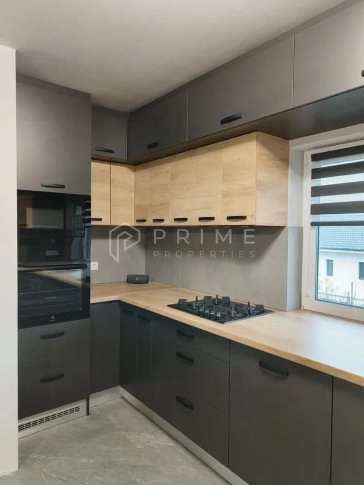 Casă tip duplex complet amenajată, semimobilată