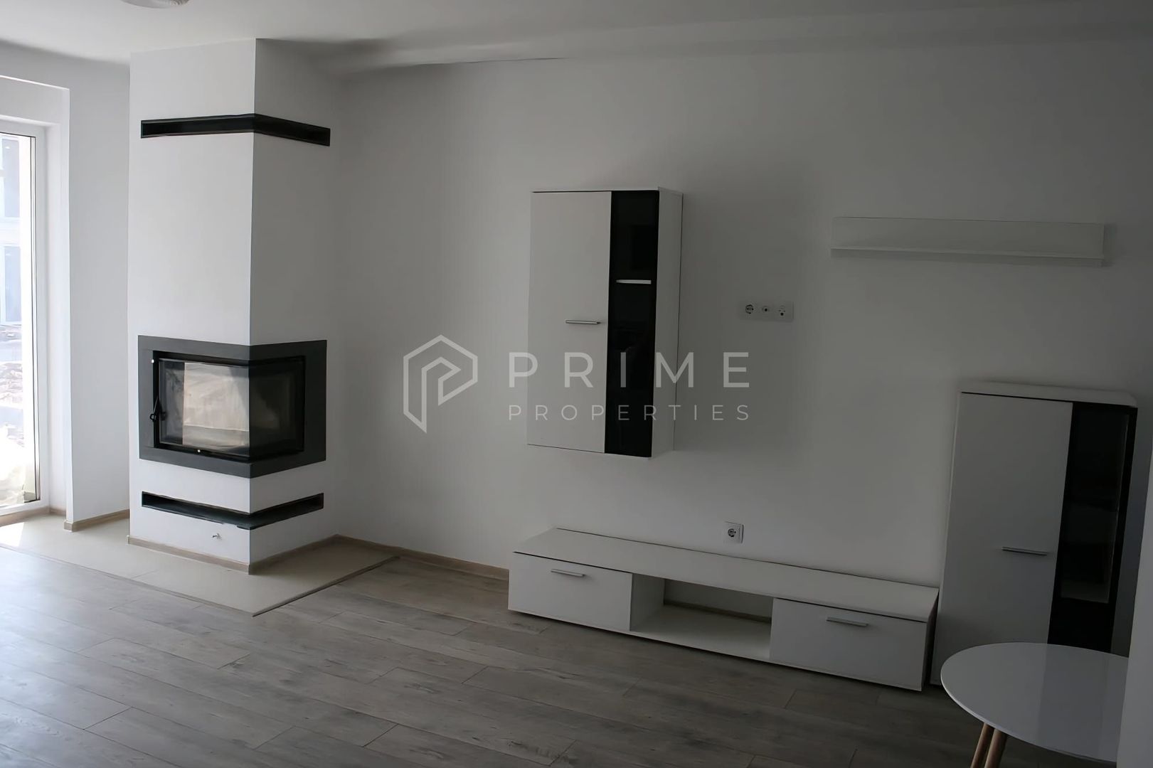 Casă tip duplex complet amenajată si mobilată | șemineu și garaj |