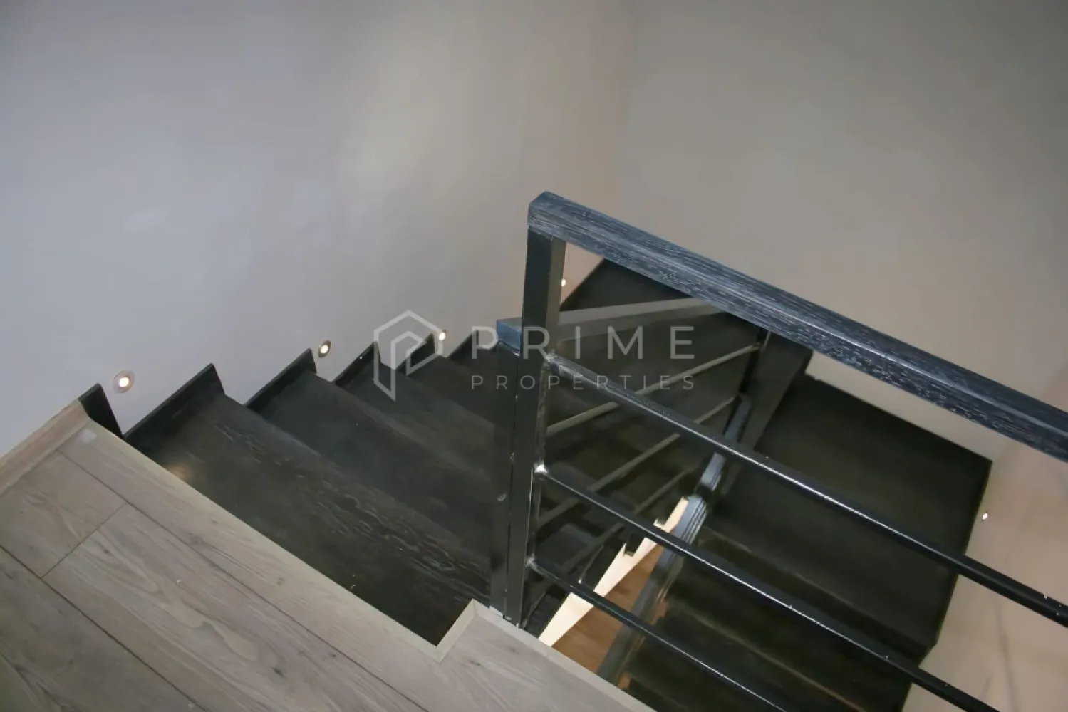 Casă tip duplex complet amenajată si mobilată | șemineu și garaj |