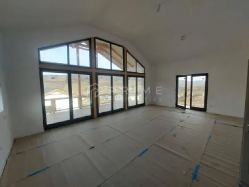 Vilă chalet modern cu perete panoramic de sticlă - Livezeni, Mureș