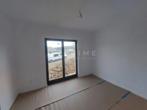 Vilă chalet modern cu perete panoramic de sticlă - Livezeni, Mureș
