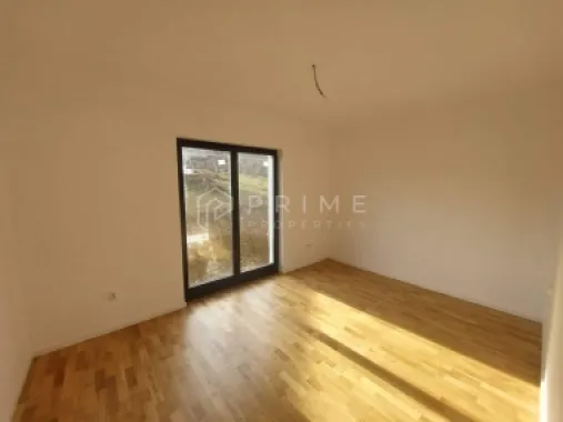 Vilă chalet modern cu perete panoramic de sticlă - Livezeni, Mureș