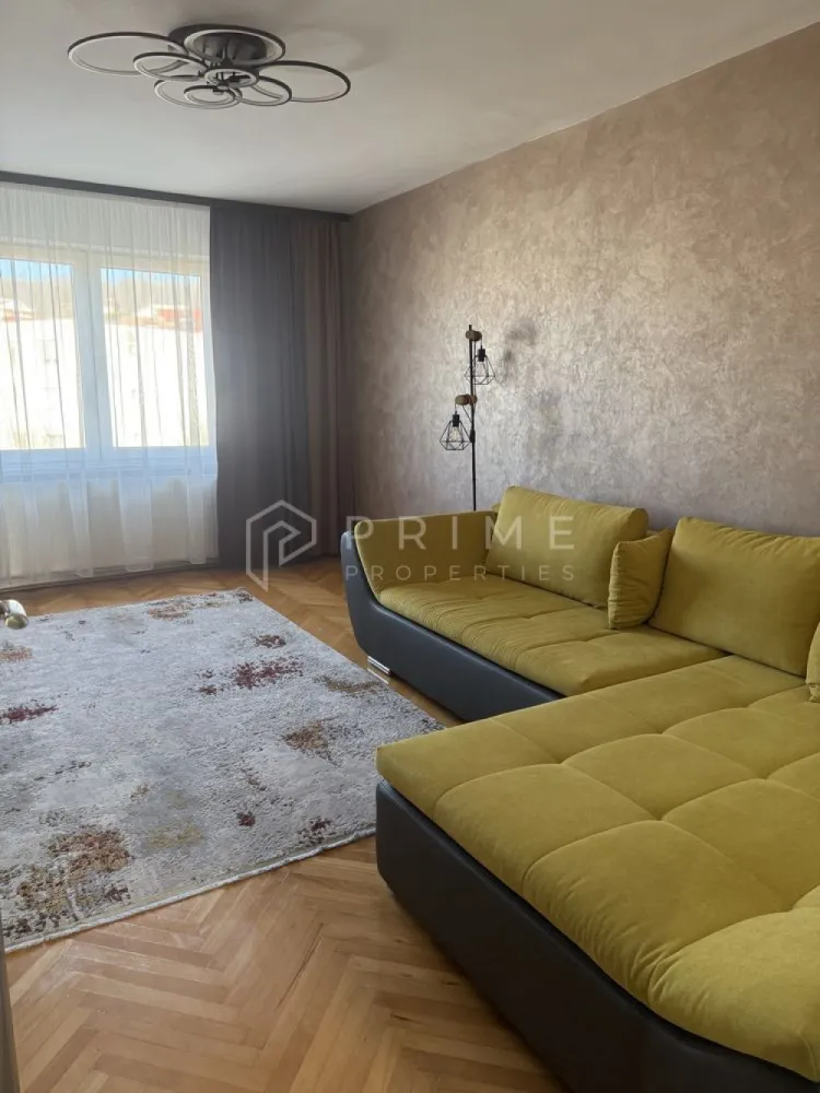 Apartament 3 camere de închiriat zona Tudor, Cutezanței - Vă prezentăm spre închiriere pe termen lung apartament cu 3 camere, 75mp, etaj 4 din 4, in Tudor strada Cutezanței.
Apartamentul este mobilat și utilat complet gata de locuit.
- Camere 3
- Bucataria open space
- Baie 2
- Balcon
-Tv,WiFii,
-Veselă și tacâmuri la bucătărie
-Masina de spalat haine
-Uscator de rufe
-Electrocasnice,cuptor microunde,sandwish maker, mașină cafea filtru. 
In apropiere se afla stației autobuz/taxi,magazinele Kaufland/Lidl ,Piata agroalimentară,Parc ,loc de joacă.

La Prime Properties, fiecare tranzacție înseamnă mai mult decât o simplă achiziție – este un proces complet, în care colaborăm cu cei mai buni profesioniști: notari, avocați, evaluatori, specialiști în certificate energetice și consultanți de credite imobiliare.
Astfel, atunci când alegi o proprietate prin noi, primești la pachet siguranță, transparență și servicii impecabile pe tot parcursul drumului tău către casa ideală.

Ne dedicăm 100% fiecărui client, iar asta se reflectă în rezultate și în încrederea pe care o primim înapoi prin recomandările lor.
Această proprietate nu este exact ceea ce cauți?
Lasă-ne să îți găsim alternativa potrivită. Agentul tău Prime îți va oferi soluții avantajoase, adaptate stilului tău de viață.
Contactează-ne astăzi. Până acum nu am dezamăgit niciun client – și nu vom începe cu tine.
Comision: 50% din valoarea unei chirii lunare