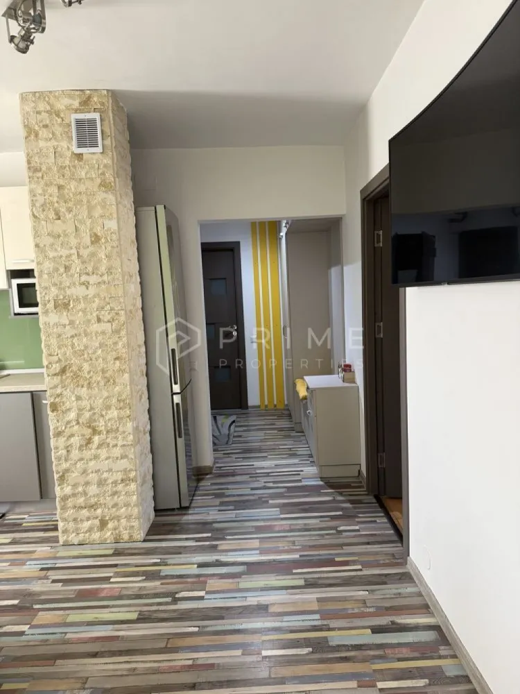 Apartament 3 camere de închiriat zona Tudor, Cutezanței - Vă prezentăm spre închiriere pe termen lung apartament cu 3 camere, 75mp, etaj 4 din 4, in Tudor strada Cutezanței.
Apartamentul este mobilat și utilat complet gata de locuit.
- Camere 3
- Bucataria open space
- Baie 2
- Balcon
-Tv,WiFii,
-Veselă și tacâmuri la bucătărie
-Masina de spalat haine
-Uscator de rufe
-Electrocasnice,cuptor microunde,sandwish maker, mașină cafea filtru. 
In apropiere se afla stației autobuz/taxi,magazinele Kaufland/Lidl ,Piata agroalimentară,Parc ,loc de joacă.

La Prime Properties, fiecare tranzacție înseamnă mai mult decât o simplă achiziție – este un proces complet, în care colaborăm cu cei mai buni profesioniști: notari, avocați, evaluatori, specialiști în certificate energetice și consultanți de credite imobiliare.
Astfel, atunci când alegi o proprietate prin noi, primești la pachet siguranță, transparență și servicii impecabile pe tot parcursul drumului tău către casa ideală.

Ne dedicăm 100% fiecărui client, iar asta se reflectă în rezultate și în încrederea pe care o primim înapoi prin recomandările lor.
Această proprietate nu este exact ceea ce cauți?
Lasă-ne să îți găsim alternativa potrivită. Agentul tău Prime îți va oferi soluții avantajoase, adaptate stilului tău de viață.
Contactează-ne astăzi. Până acum nu am dezamăgit niciun client – și nu vom începe cu tine.
Comision: 50% din valoarea unei chirii lunare