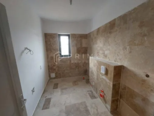 Vilă chalet modern cu perete panoramic de sticlă - Livezeni, Mureș