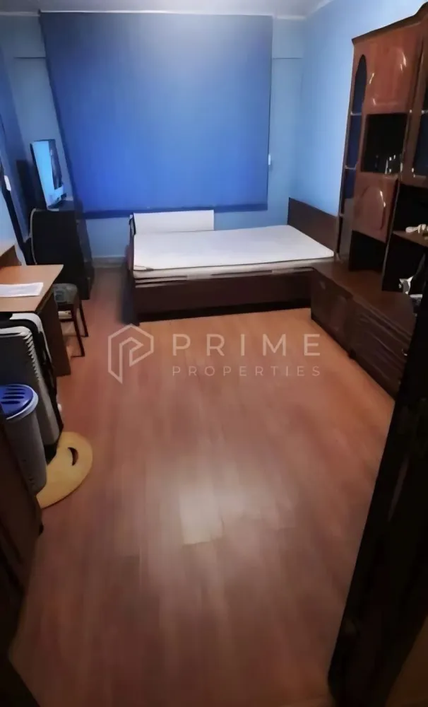 Apartament 2 camere, 58 mp – Dâmbu Pietros (blvd.1848) – Etaj 6/8 - Vă propunem spre vânzare un apartament cu 2 camere, confort 1, situat în cartierul Dâmbu Pietros, în zona Darina, pe Bulevardul 1848 – o locație bine conectată.
Imobilul se află într-o zonă cu acces facil către magazine, piață agroalimentară, unități de învățământ, cabinete medicale și mijloace de transport în comun.
Apartamentul este situat la etajul 6 din 8 și are o suprafață utilă de 58 mp. 
Compartimentarea este practică și generoasă:
- 2 camere spațioase
- bucătărie extinsă în balcon
- cămară
- hol lung (7,5 m), amenajat eficient
Proprietatea dispune de certificat energetic.
Se acceptă schimb cu garsonieră în Dâmbu Pietros (zona Ansamblu Mureșul) + diferență.

La Prime Properties, fiecare tranzacție înseamnă mai mult decât o simplă achiziție – este un proces complet, în care colaborăm cu cei mai buni profesioniști: notari, avocați, designeri, arhitecți, evaluatori, specialiști în certificate energetice, consultanți de credite imobiliare.
Astfel, atunci când alegi o proprietate prin noi, primești la pachet și siguranță, transparență și servicii impecabile pe tot parcursul drumului tău către casa ideală.
Ne dedicăm 100% fiecărui client, iar asta se reflectă în rezultate și în încrederea pe care o primim înapoi prin recomandările lor.
Proprietatea aceasta nu se potrivește exact nevoilor tale?
Lasă-ne să îți găsim alternativa potrivită. Agentul nostru îți va oferi soluții avantajoase și adaptate stilului tău de viață.
📞 Contactează-ne astăzi. Până acum nu am dezamăgit niciun client – și nu vom începe cu tine.
Comision 0% pentru cumpărători