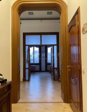 Închiriere apartament ultracentral cu 2 camere