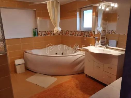 Casă individuală 310mp utili, 8 camere, piscină