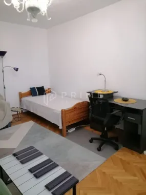 Apartament 3 camere de închiriat – Dâmbu, etaj 1, ideal pentru studenț