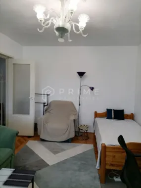Apartament 3 camere de închiriat – Dâmbu, etaj 1, ideal pentru studenț