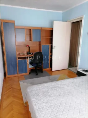 Apartament 3 camere de închiriat – Dâmbu, etaj 1, ideal pentru studenț