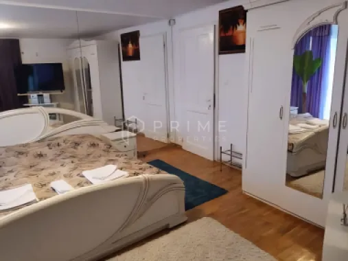 Casă individuală 310mp utili, 8 camere, piscină