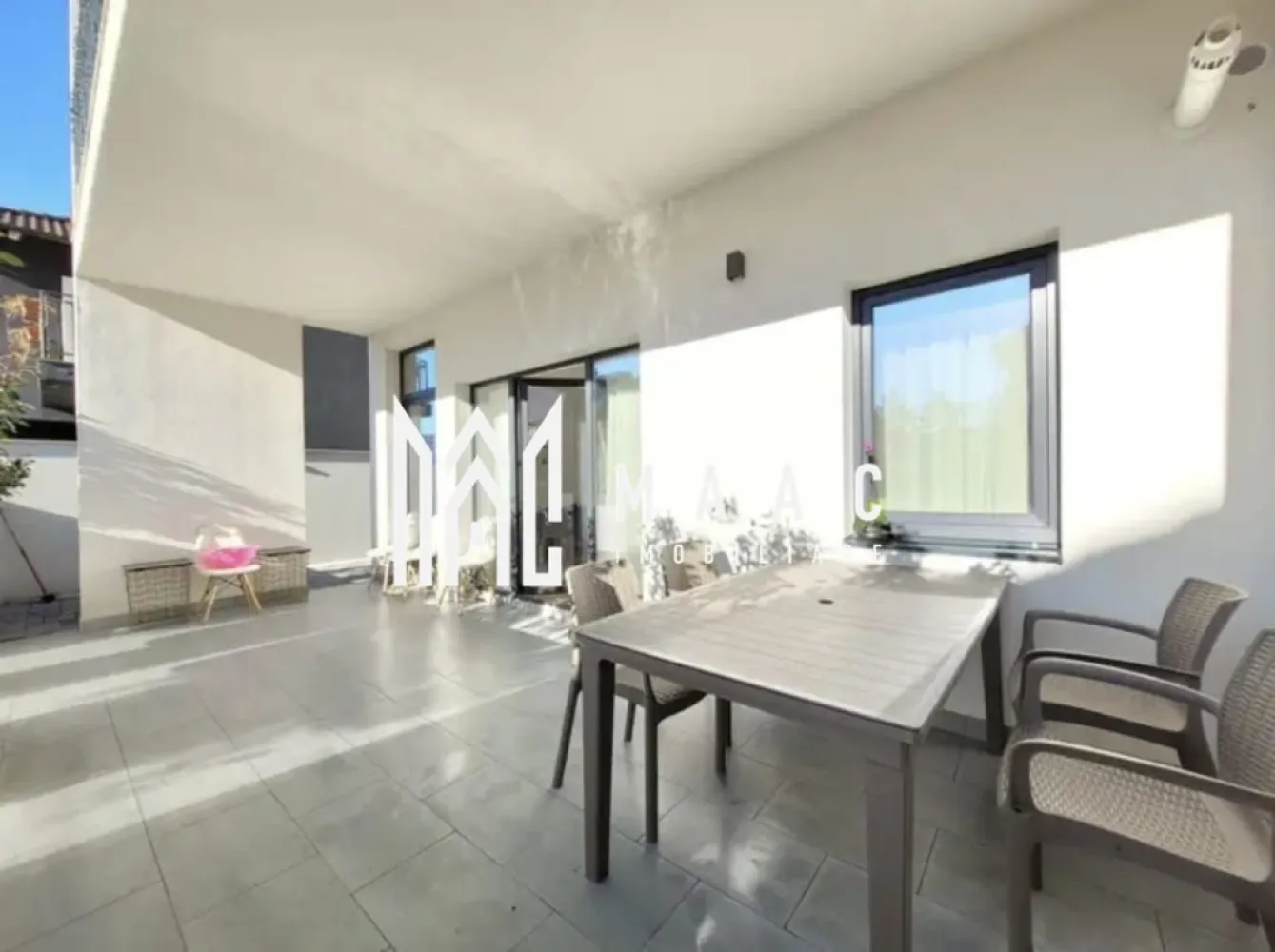 Apartament 3 camere | Curte 60 MP | Parcare | Selimbar