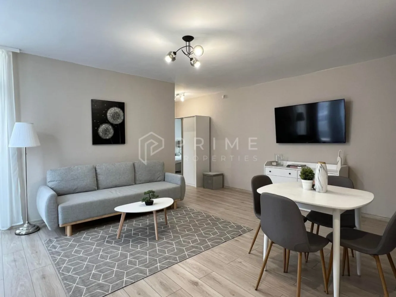Apartament 2 camere de închiriat – Ama Residence, Târgu Mureș - Disponibil spre închiriere apartament cu 2 camere, decomandat, situat la parter, în complexul rezidențial Ama Residence din Târgu Mureș.

Locuința este frumos amenajată, cu un design modern și funcțional, fiind complet mobilată și utilată, astfel încât să ofere confortul necesar din prima zi. Compartimentarea decomandată asigură intimitate și o organizare eficientă a spațiului.

✔️ Apartament decomandat
✔️ Complet mobilat și utilat modern
✔️ Loc de parcare inclus
✔️ Parter – acces facil
✔️ Situat într-un complex rezidențial nou și apreciat

Disponibil imediat.
Pentru detalii și programarea unei vizionări, te invit să mă contactezi.