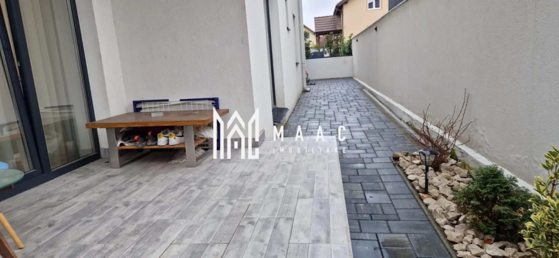 Apartament 3 camere | Curte 60 MP | Parcare | Selimbar