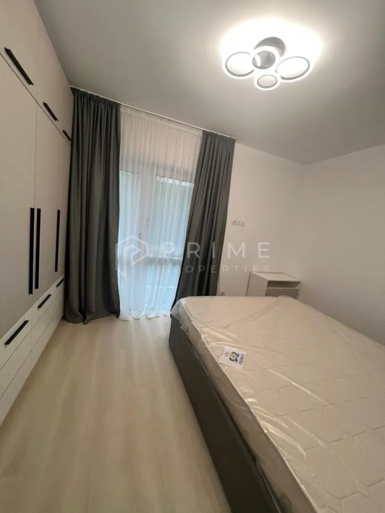 Apartament 2 camere – prima închiriere, imobil nou, zonă semicentrală - Disponibil spre închiriere apartament cu 2 camere, situat într-un imobil nou, modern și foarte bine întreținut, într-o zonă semicentrală a orașului.

Locuința se află la prima închiriere și este complet mobilată și utilată, astfel încât să ofere confort și funcționalitate din prima zi.

Spațiul este luminos, primitor și ideal pentru un cuplu sau o persoană care își dorește să locuiască într-un apartament nou, elegant și aproape de centrul orașului.

✔️ Prima închiriere
✔️ Imobil nou
✔️ Complet mobilat și utilat
✔️ Amenajare modernă
✔️ Zonă semicentrală, cu acces facil către punctele de interes

Pentru mai multe detalii sau programarea unei vizionări, te invit să mă contactezi.