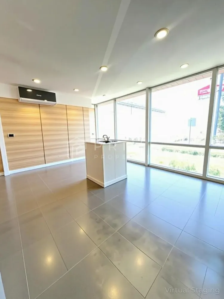 Spațiu comercial | Vitrină în L | 7 Noiembrie | Vizibilitate excelenta - Prime Properties va oferă spre vânzare spațiu comercial cu una dintre cele mai vizibile poziții din zona 7 Noiembrie — vitrină dublă în L la stradă, parter, in bloc P +3, vad auto intens si vizibilitate excelentă.

Detalii spațiu:
- Suprafață: 58 mp
- Compartimentare: 2 încăperi + baie + bucătărie
- Parter, acces direct din stradă
- Vitrină generoasă în L — expunere maximă din două direcții
- Stare: bună, dupa mici amenajari 

Locație:
- Zona 7 Noiembrie — trafic pietonal și auto constant
- Concentrare ridicată de clinici, cabinete medicale, farmacii și servicii
- Vizibilitate excepțională, greu de găsit în zonă

Ideal pentru clinică medicală, cabinet stomatologic, cabinet psihologic, optică medicală, farmacie, servicii financiare, cosmetică, orice activitate care necesită expunere stradală.

Imaginile sunt generate cu o aplicatie de virtual staging - in acest moment functioneaza in spatiu un magazin. 

Vânzare: 155.000 EUR | Închiriere: 1.000 EUR/lună.

La Prime Properties, fiecare tranzacție înseamnă mai mult decât o simplă achiziție – este un proces complet, în care colaborăm cu cei mai buni profesioniști: notari, avocați, evaluatori, specialiști în certificate energetice și consultanți de credite imobiliare.
Astfel, atunci când alegi o proprietate prin noi, primești la pachet siguranță, transparență și servicii impecabile pe tot parcursul drumului tău către casa ideală.

Ne dedicăm 100% fiecărui client, iar asta se reflectă în rezultate și în încrederea pe care o primim înapoi prin recomandările lor.
Această proprietate nu este exact ceea ce cauți?
Lasă-ne să îți găsim alternativa potrivită. Agentul tău Prime îți va oferi soluții avantajoase, adaptate stilului tău de viață.
Contactează-ne astăzi. Până acum nu am dezamăgit niciun client – și nu vom începe cu tine.