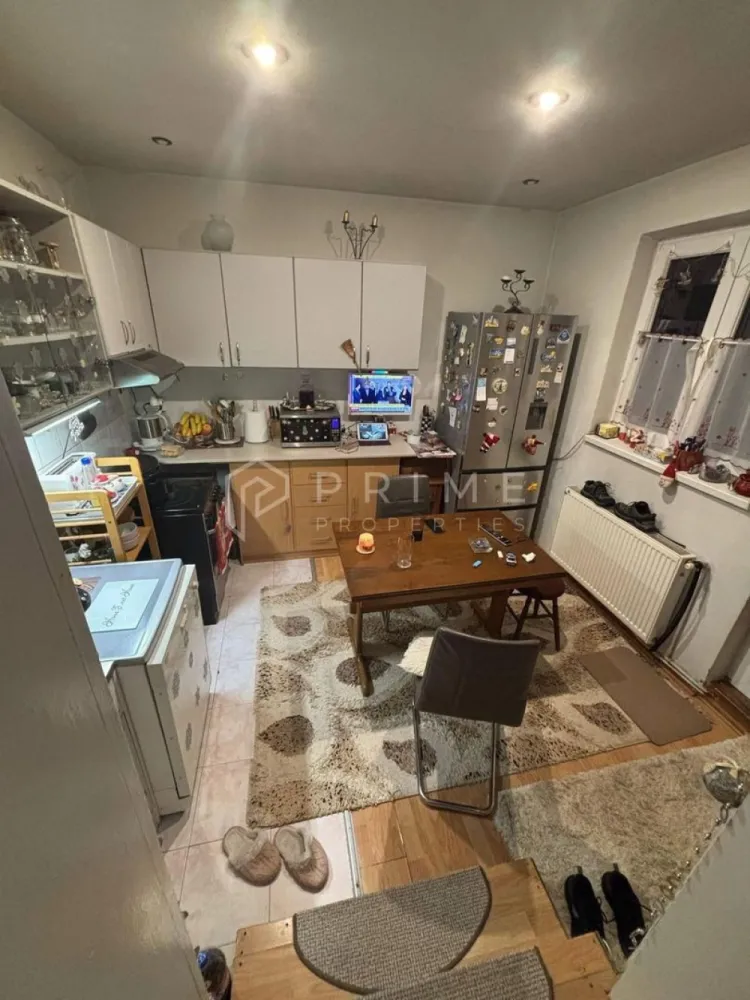 Casa cu front stradal, 7 Noiembrie, ideala clinica/cabinet/locuinta