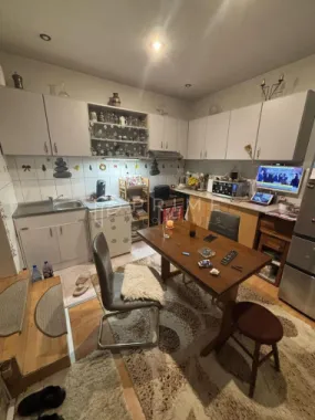 Casa cu front stradal, 7 Noiembrie, ideala clinica/cabinet/locuinta