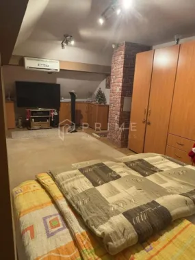 Casa cu front stradal, 7 Noiembrie, ideala clinica/cabinet/locuinta