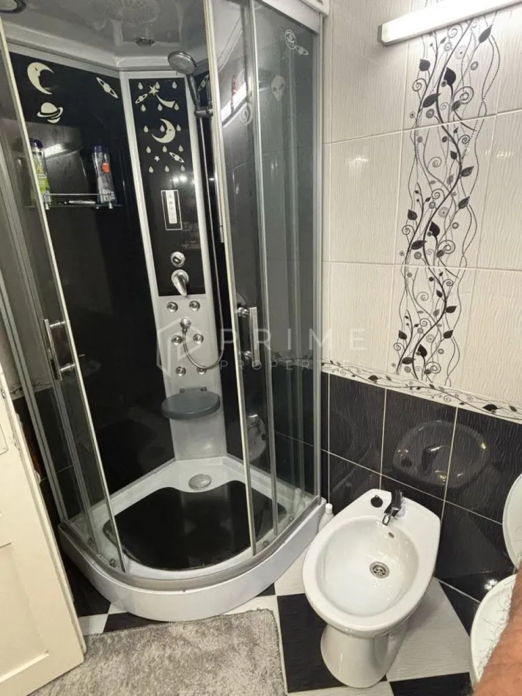 Casa cu front stradal, 7 Noiembrie, ideala clinica/cabinet/locuinta