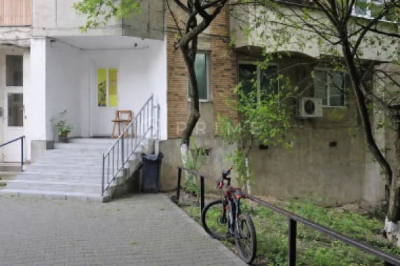 Spațiu comercial 4 camere| 80 mp | Arteră intens circulată, Tudor