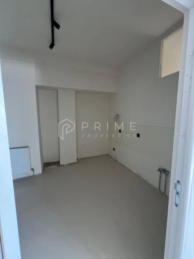 Spațiu de birouri de închiriat, zona industrială Libertății - Oferim spre închiriere un spațiu de birouri renovat recent, situat la etajul 1 al unei clădiri vechi, cu caracter industrial.

Caracteristici:
-încălzire în pardoseală + calorifere
-aer condiționat
-bucătărie
-grupuri sanitare separate (femei / bărbați)
-spațiu dedicat pentru arhivă
-birou separat, delimitat cu perete de sticlă – perfect pentru management sau sală de ședințe

Spațiul este potrivit pentru activități de birou, firmă de servicii, IT, proiectare, logistică sau back-office.

Preț: 800 € + TVA

Pentru detalii suplimentare și programarea unei vizionări, nu ezita să mă contactezi.
