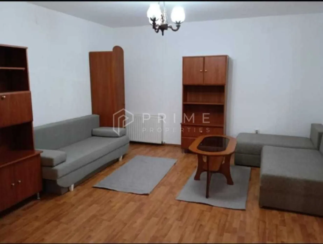 De vânzare apartament 2 camere – bloc nou – str. Budiului - Vă propunem spre vânzare un apartament situat într-un bloc nou, compus din 2 camere, bucătărie, baie și hol, cu o suprafață utilă de 65 mp.

Imobilul este amplasat la etajul 2, într-o zonă bine conectată – Izvorului, strada Budiului, la urcarea spre Dâmb, aproape de magazine, stație de autobuz și Gara Mare.

Apartamentul este complet finisat, dispune de centrală termică proprie, este dotat cu aer condiționat și beneficiază de acces la o curte interioară comună, perfectă pentru relaxare.

În prezent, apartamentul este în circuitul de închiriere pe platformele Booking și Agoda, fiind o oportunitate excelentă de investiție productivă. Viitorul proprietar poate prelua această activitate și beneficia de un venit pasiv stabil.

Opțional, se poate achiziționa și garaj subteran, cu CF individual .

La Prime Properties, fiecare tranzacție înseamnă mai mult decât o simplă achiziție – este un proces complet, în care colaborăm cu cei mai buni profesioniști: notari, avocați, designeri, arhitecți, evaluatori, specialiști în certificate energetice, consultanți de credite imobiliare.
Astfel, atunci când alegi o proprietate prin noi, primești la pachet și siguranță, transparență și servicii impecabile pe tot parcursul drumului tău către casa ideală.

Ne dedicăm 100% fiecărui client, iar asta se reflectă în rezultate și în încrederea pe care o primim înapoi prin recomandările lor.
Proprietatea aceasta nu se potrivește exact nevoilor tale?

Lasă-ne să îți găsim alternativa potrivită. Agentul nostru îți va oferi soluții avantajoase și adaptate stilului tău de viață.
📞 Contactează-ne astăzi. Până acum nu am dezamăgit niciun client – și nu vom începe cu tine.
Comision 0% pentru cumpărători