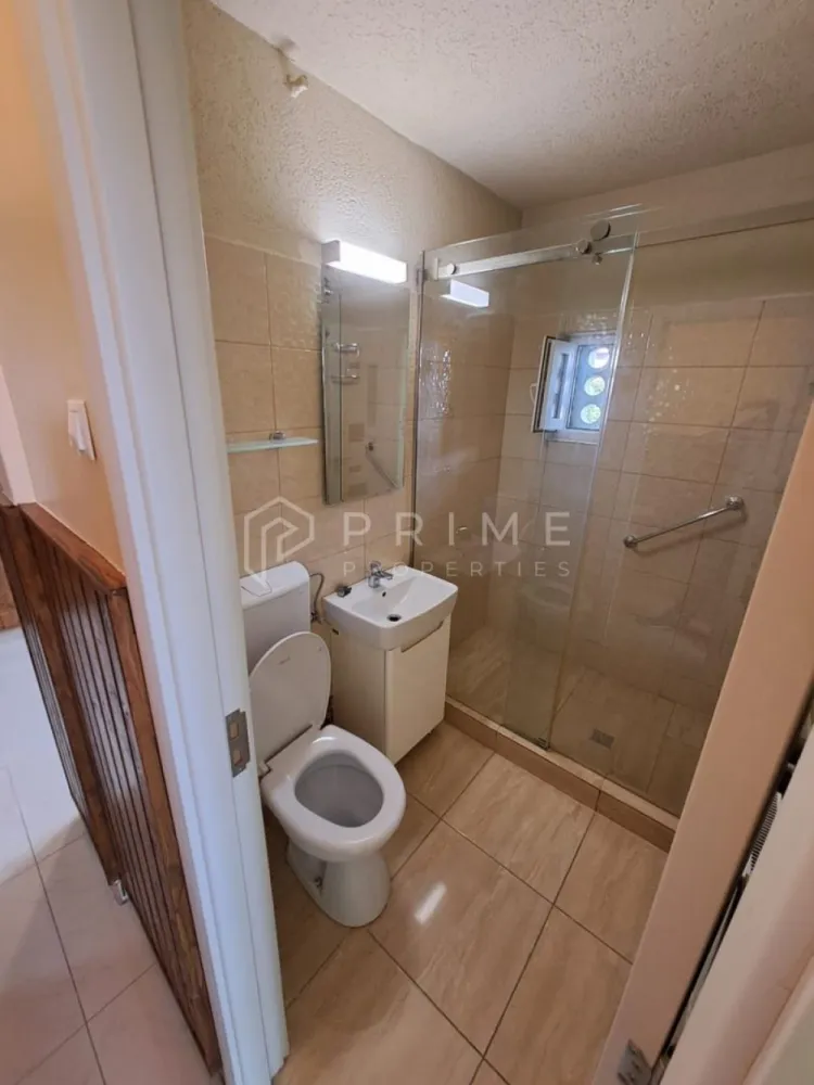 Apartament de închiriat în Tudor Târgu Mureș - Îți prezentăm spre închiriere un apartament cu 2 camere spațios, de 50 mp, situat la etajul 5 din 10, în cartierul Tudor.

Blocul este recent reabilitat termic, ceea ce se traduce prin costuri reduse la întreținere și un confort termic excelent pe tot parcursul anului.

Locuința poate fi închiriată mobilată (400 euro/lună) sau nemobilată (350 euro/lună), oferindu-ți flexibilitatea de a alege varianta care ți se potrivește cel mai bine.

Avantaje zonă:
- Stație de autobuz la doar câțiva pași
- În apropiere de școli, grădinițe, farmacii și supermarketuri
- Cartier liniștit, cu acces facil către principalele puncte de interes din oraș

Un apartament potrivit atât pentru persoane singure, cât și pentru cupluri care caută echilibrul între confort, eficiență și amplasare strategică.

La Prime Properties, fiecare tranzacție înseamnă mai mult decât o simplă achiziție – este un proces complet, în care colaborăm cu cei mai buni profesioniști: notari, avocați, evaluatori, specialiști în certificate energetice și consultanți de credite imobiliare.
Astfel, atunci când alegi o proprietate prin noi, primești la pachet siguranță, transparență și servicii impecabile pe tot parcursul drumului tău către casa ideală.

Ne dedicăm 100% fiecărui client, iar asta se reflectă în rezultate și în încrederea pe care o primim înapoi prin recomandările lor.
Această proprietate nu este exact ceea ce cauți?
Lasă-ne să îți găsim alternativa potrivită. Agentul tău Prime îți va oferi soluții avantajoase, adaptate stilului tău de viață.
Contactează-ne astăzi. Până acum nu am dezamăgit niciun client – și nu vom începe cu tine.
Comision: 50% din valoarea primei luni de chirie.